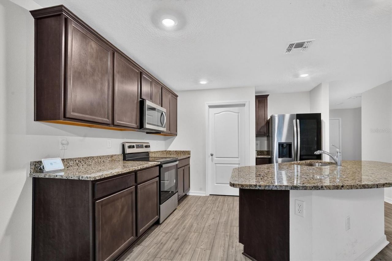 1556 Wynford Circle , Tavares, FL 32778 Photo