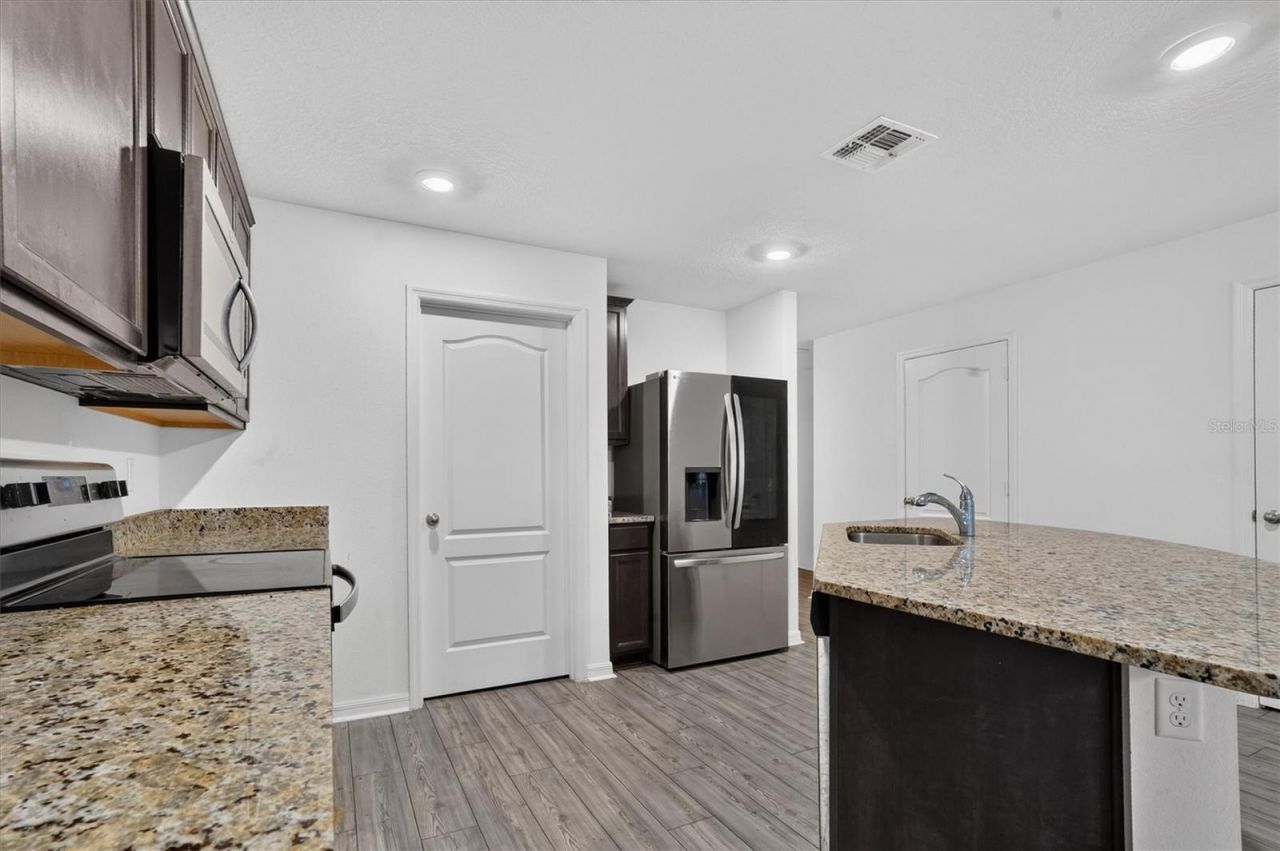 1556 Wynford Circle , Tavares, FL 32778 Photo