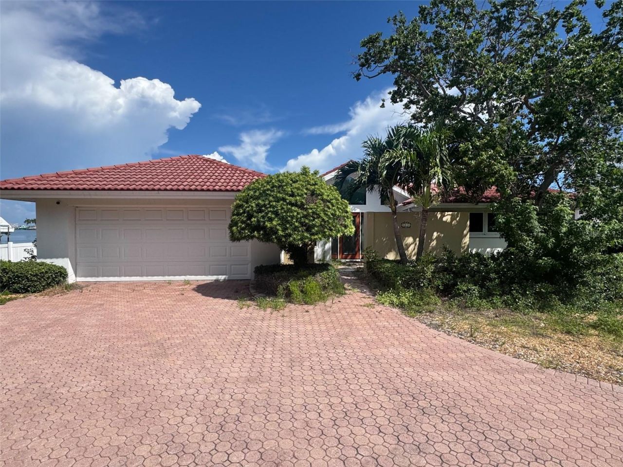 5810 Bahama Way S, Saint Pete Beach, FL 33706 Main Photo