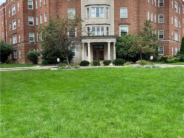 13800 Fairhill Road , Unit 318, Shaker Heights, OH 44120
