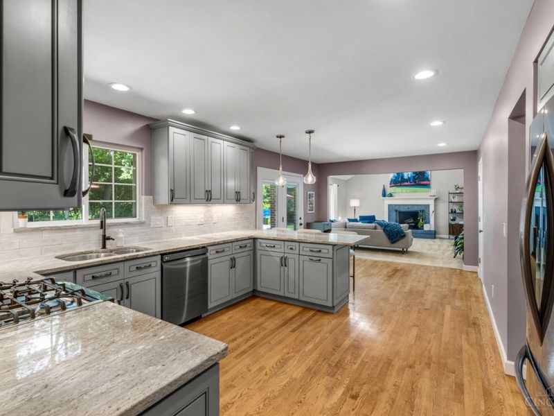 995 Nottingham Drive, Cincinnati, OH 45255 Photo 14