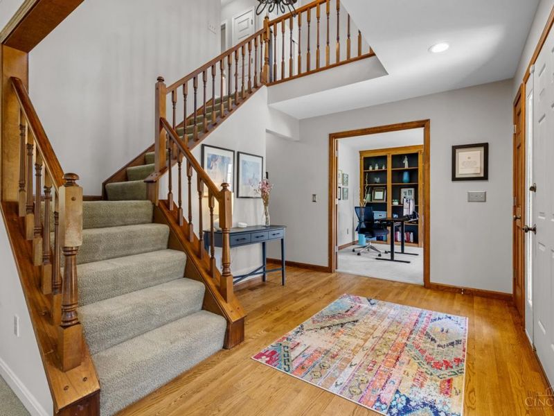 995 Nottingham Drive, Cincinnati, OH 45255 Photo 4