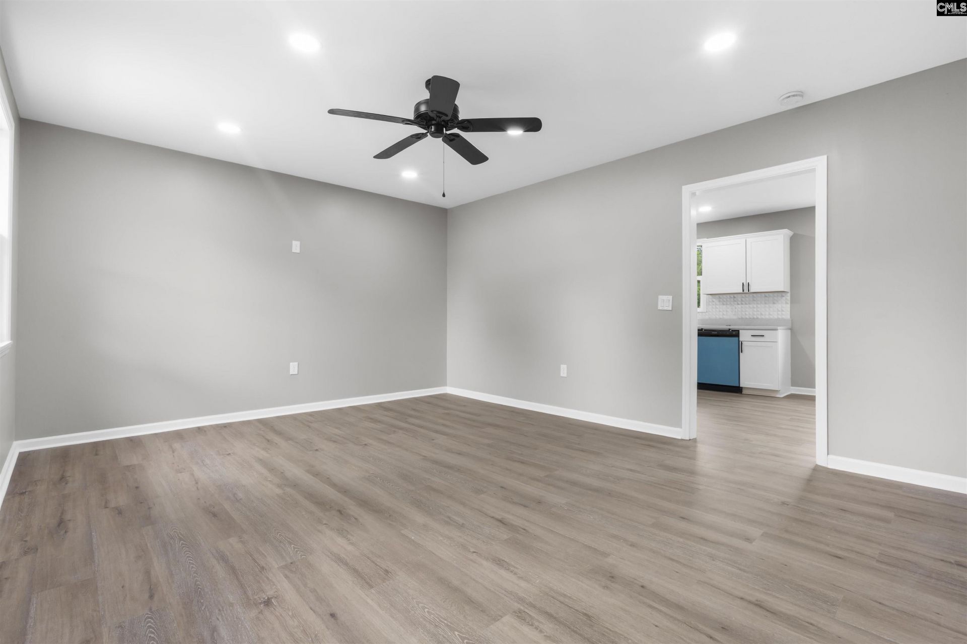 7029 Caludia Dr Photo 4