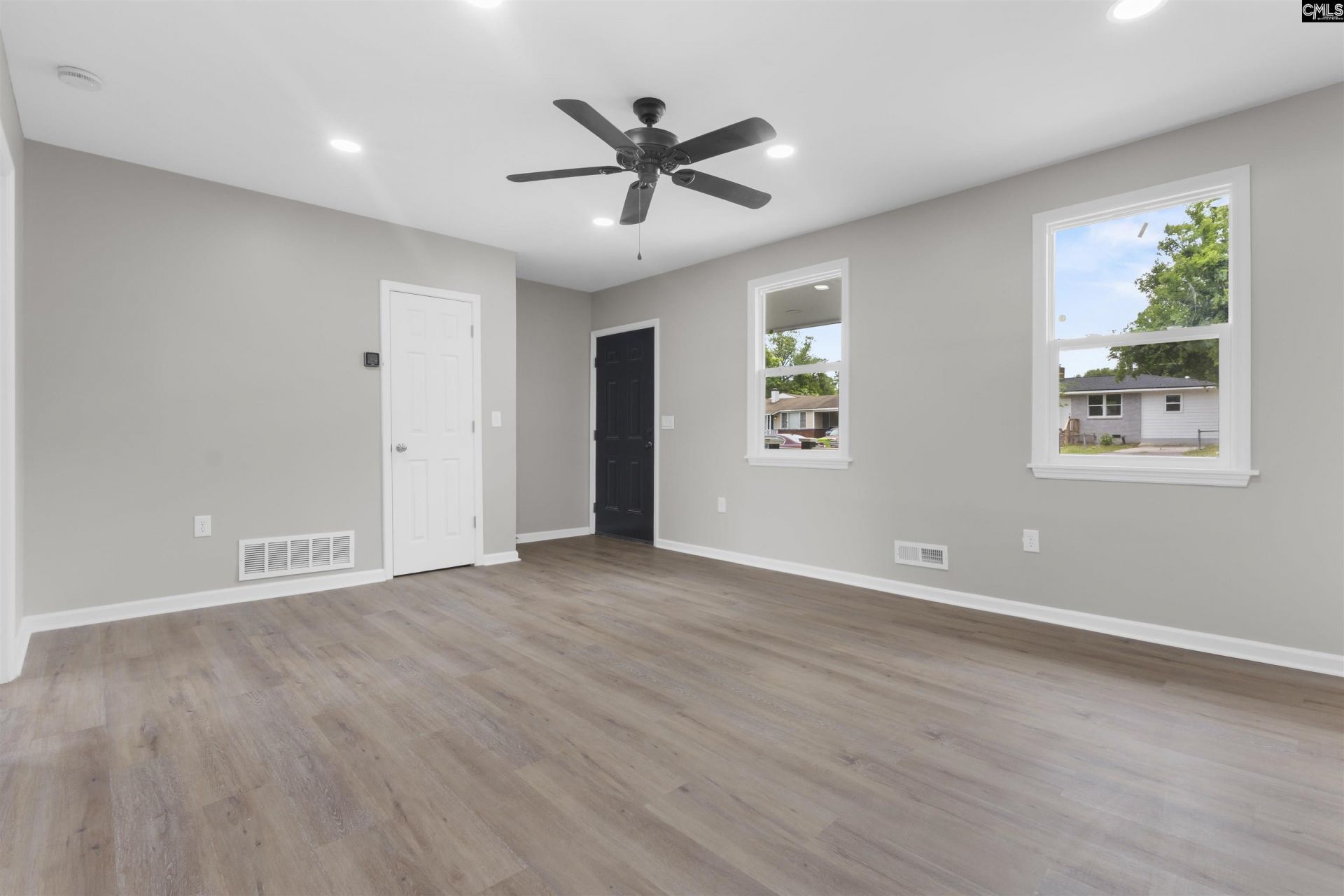 7029 Caludia Dr Photo 5