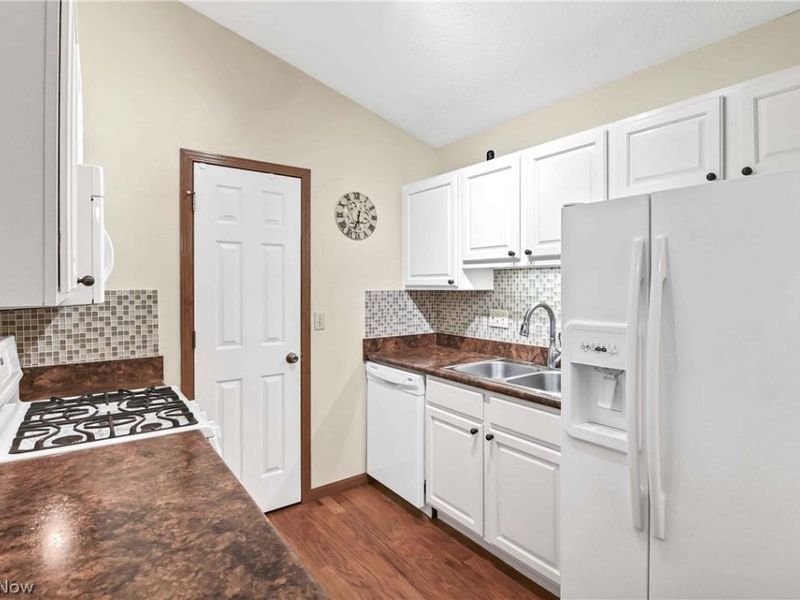 2870 Shakespeare Lane , Avon, OH 44011 Photo 3
