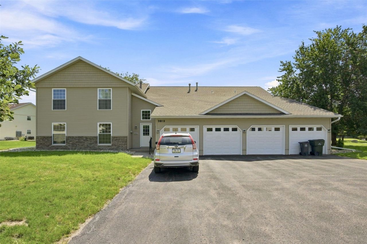 3813 Summerfield Lane Ne, Unit C, Cedar Rapids, IA 52402 Main Photo