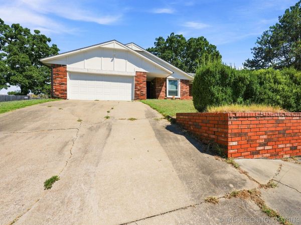 1016 E 13th Street, Claremore, OK 74017