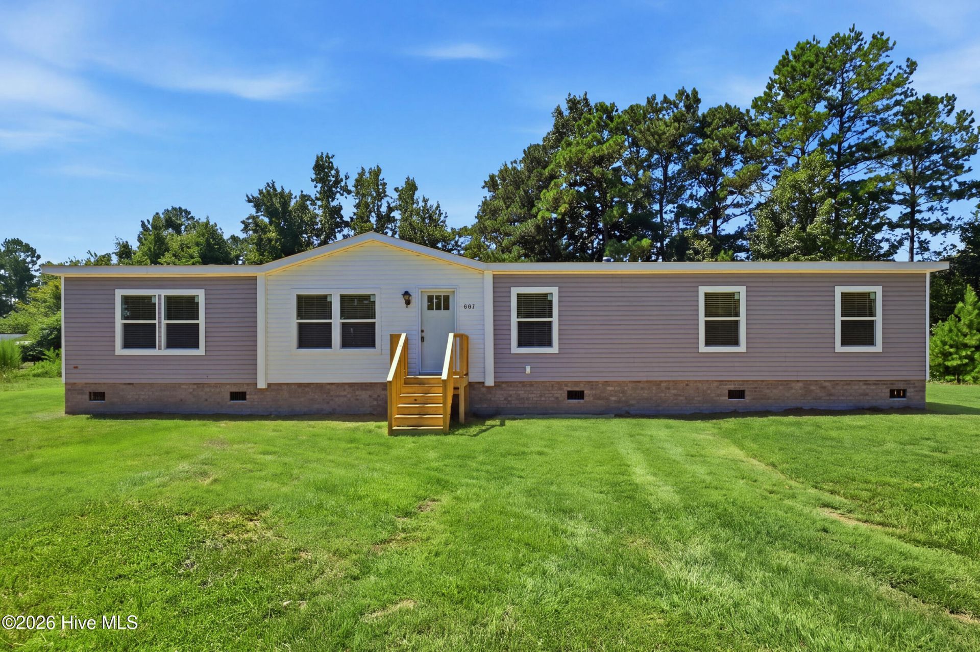 541 Sycamore Drive, Burgaw, NC 28425 Main Photo
