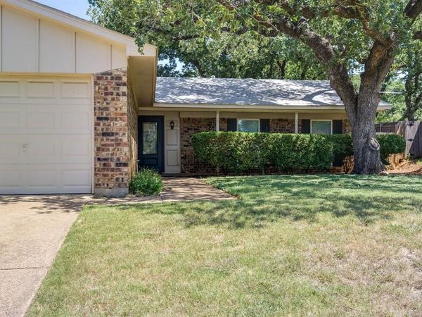 2101 Warwick Drive, Arlington, TX 76015