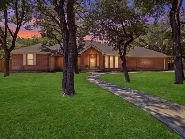 128 Oakwood Court, Lakeside, TX 76135