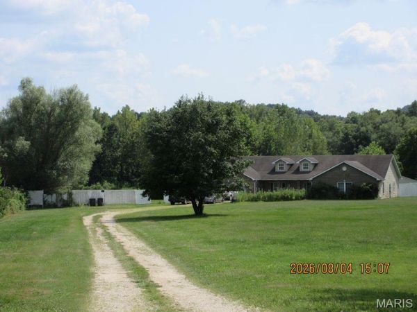 19707 Highway Uu , Louisiana, MO 63353