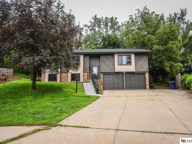802 Moore Drive, Bellevue, NE 68005