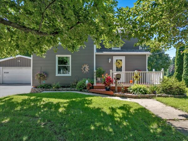 601 W Court Street , Cambridge, IL 61238