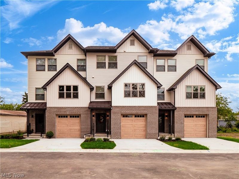 3274 Warren Road, Unit 2, Cleveland, OH 44111 Photo 3