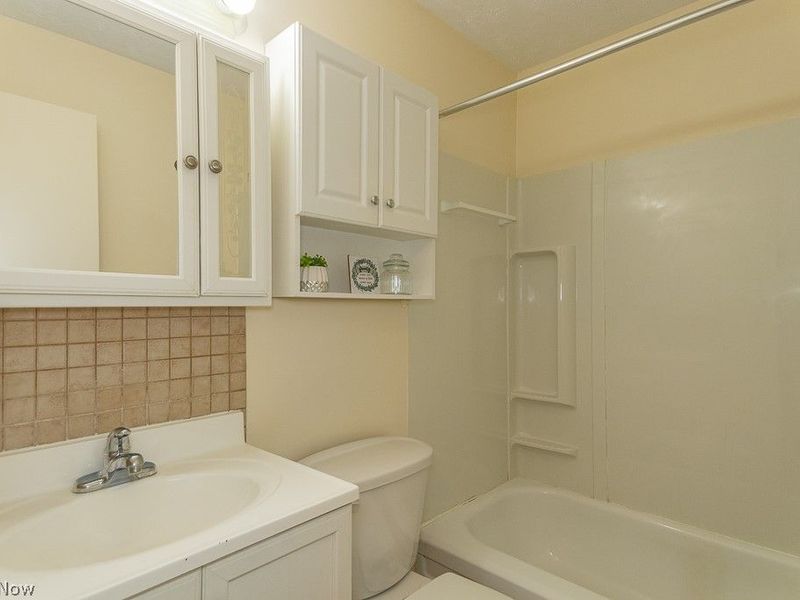 1372 Golden Gate Boulevard , Unit B204, Mayfield Heights, OH 44124 Photo 16