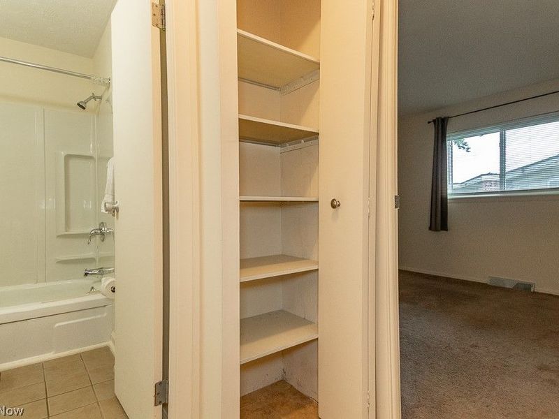 1372 Golden Gate Boulevard , Unit B204, Mayfield Heights, OH 44124 Photo 17
