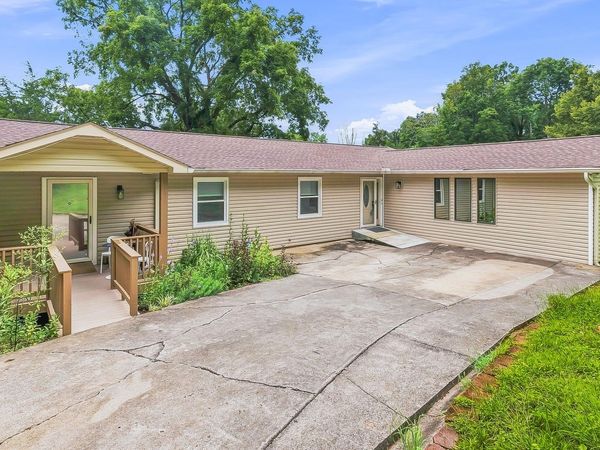 105 Trenton Drive, Oak Ridge, TN 37830