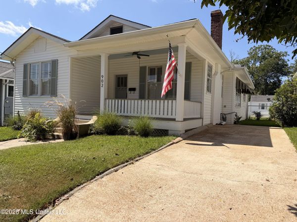 902 Washington Street, Natchez, MS 39120