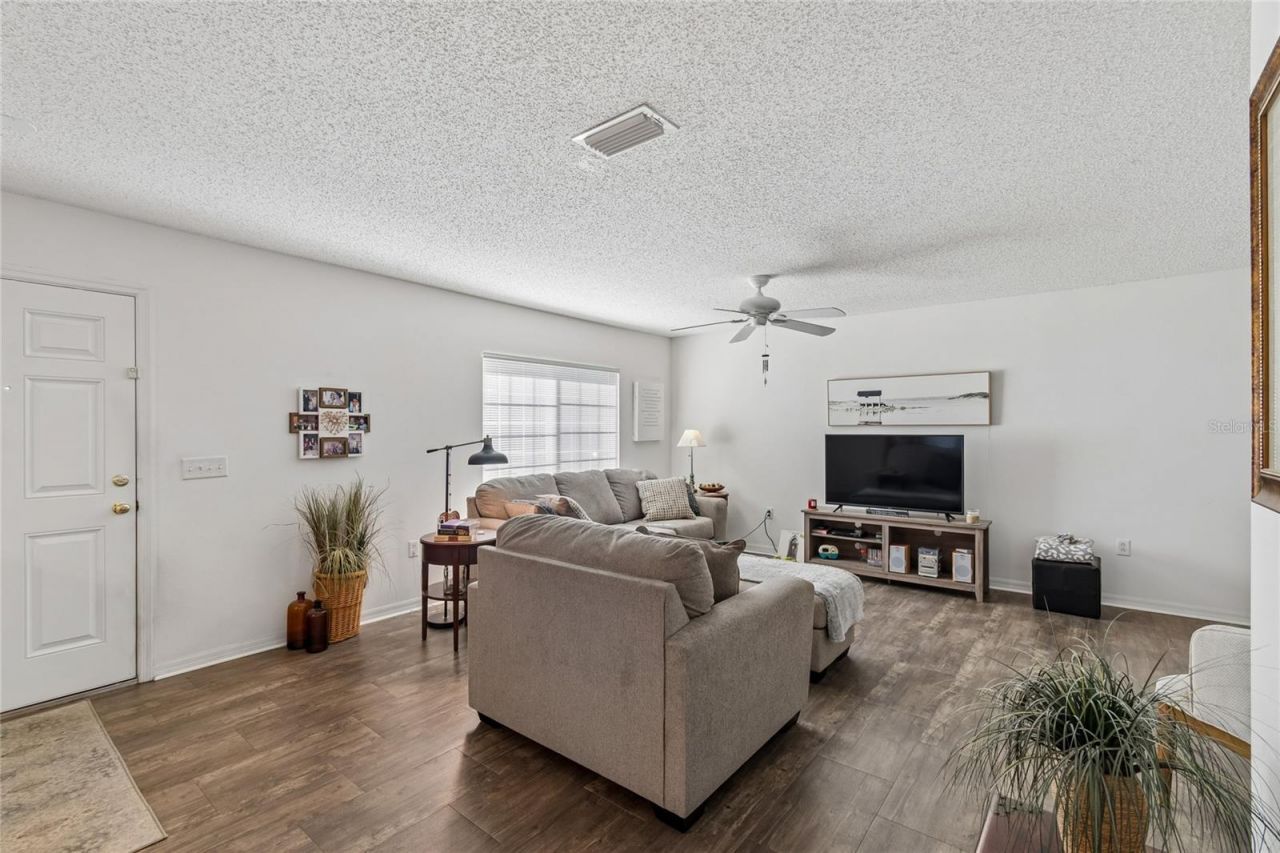 4009 Dolphin Drive, Tampa, FL 33617 Photo