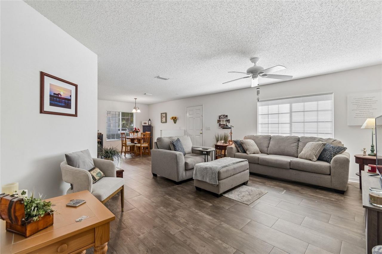 4009 Dolphin Drive, Tampa, FL 33617 Photo