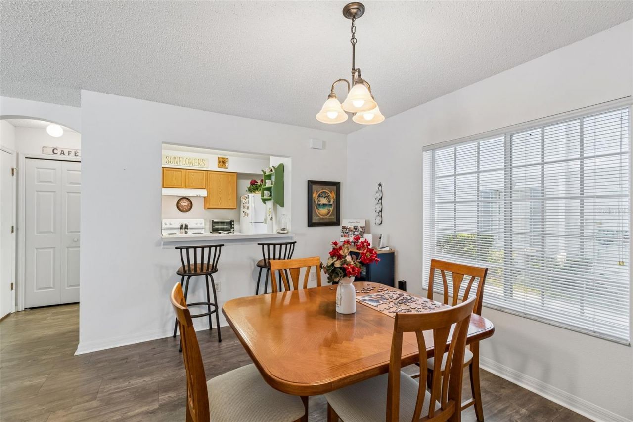 4009 Dolphin Drive, Tampa, FL 33617 Photo