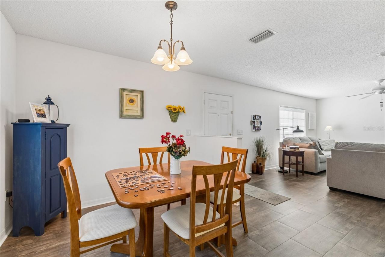 4009 Dolphin Drive, Tampa, FL 33617 Photo