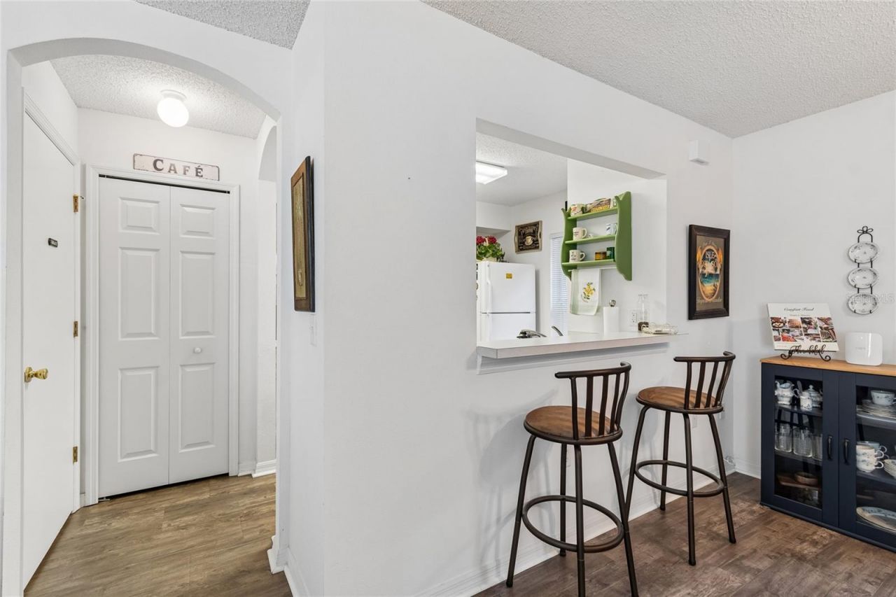 4009 Dolphin Drive, Tampa, FL 33617 Photo