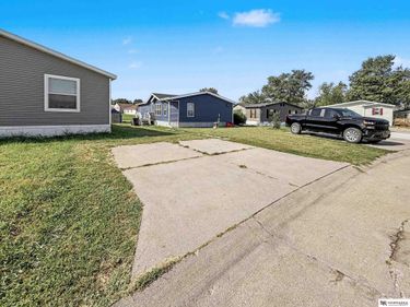 1031 Gordon Drive, Lincoln, NE 68522