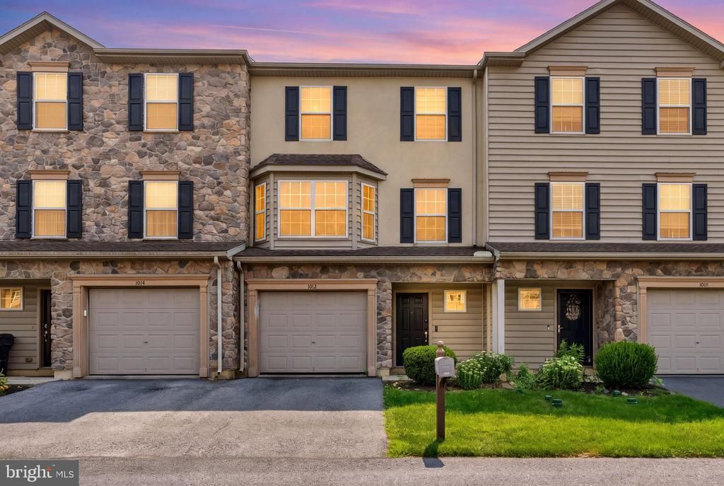 1012 YARN COURT , MOHRSVILLE, PA 19541