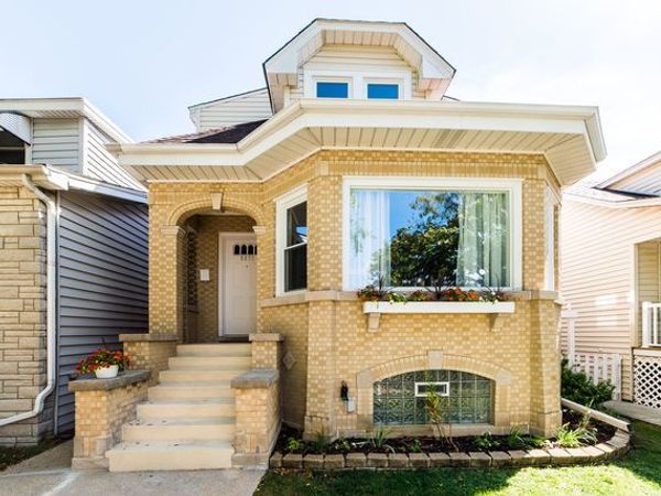 5625 N Menard Avenue , Chicago, IL 60646