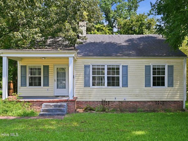 32 E Bayshore Boulevard , Jacksonville, NC 28540