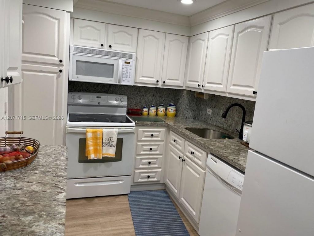 5005 Collins Ave , Unit 722, Miami Beach, FL 33140 Photo