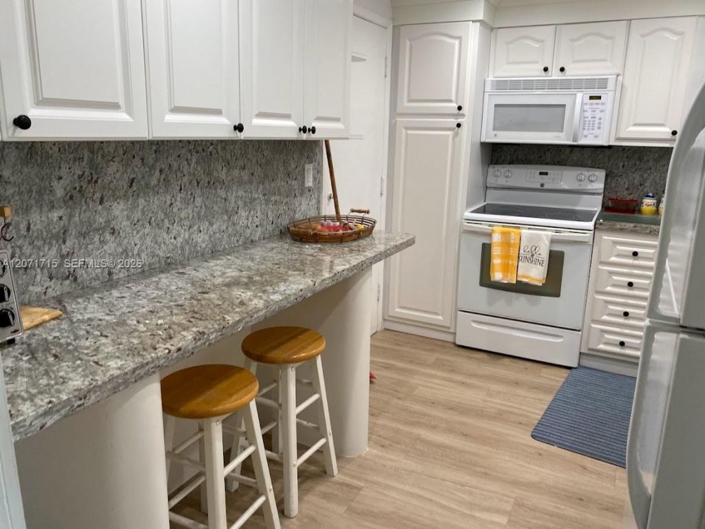 5005 Collins Ave , Unit 722, Miami Beach, FL 33140 Photo