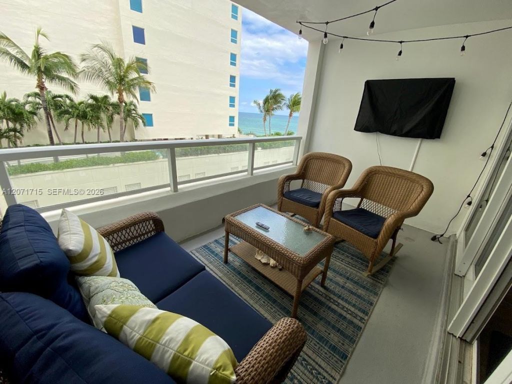 5005 Collins Ave , Unit 722, Miami Beach, FL 33140 Photo