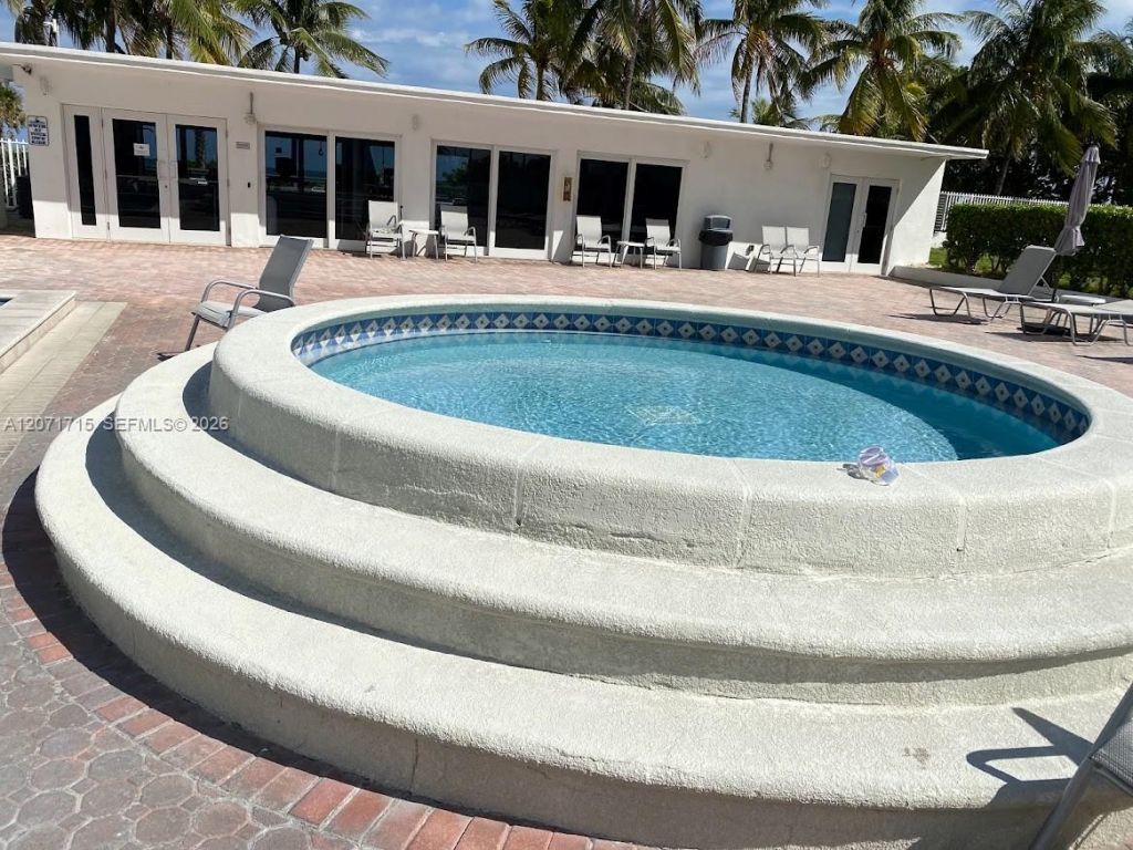 5005 Collins Ave , Unit 722, Miami Beach, FL 33140 Photo