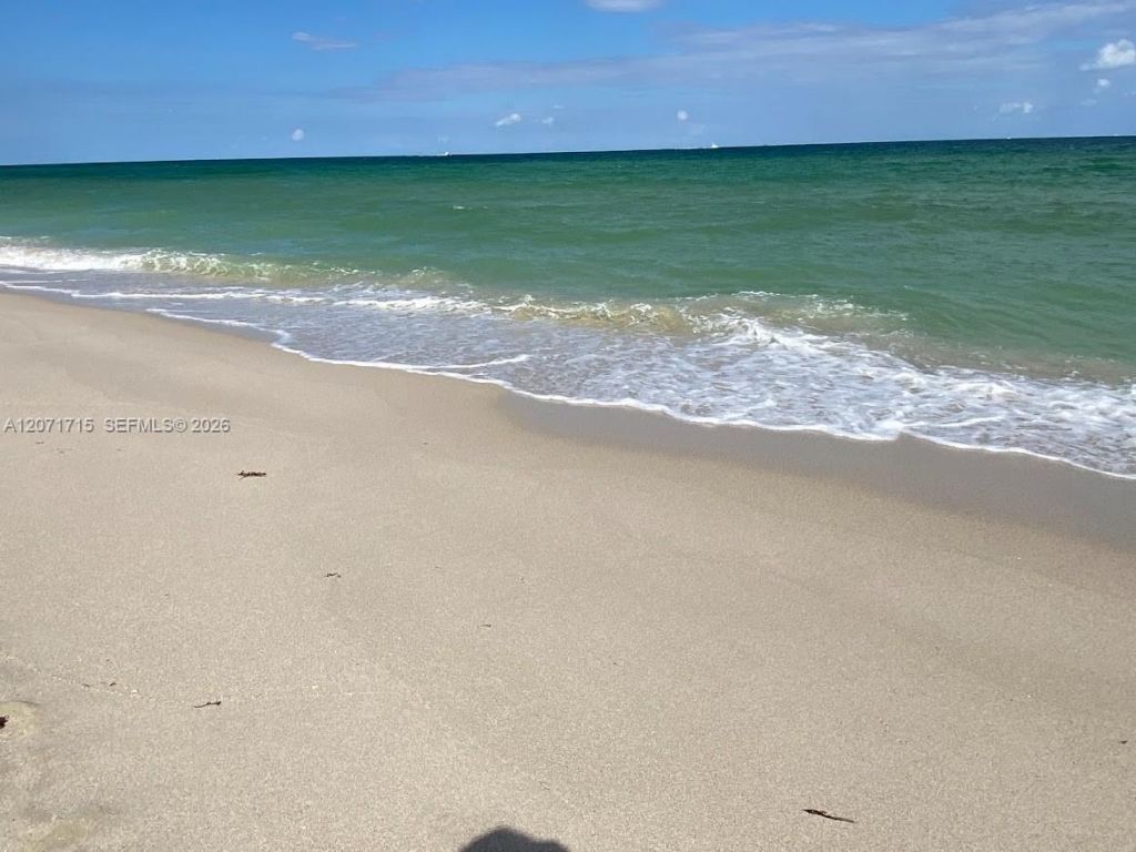 5005 Collins Ave , Unit 722, Miami Beach, FL 33140 Photo