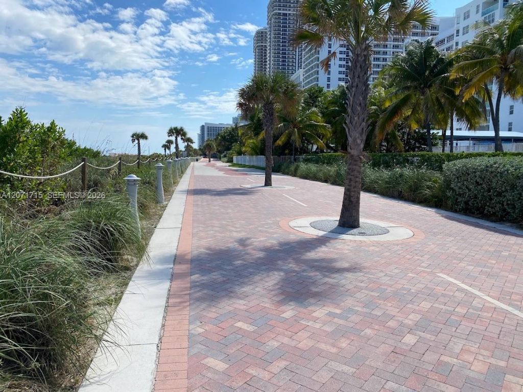 5005 Collins Ave , Unit 722, Miami Beach, FL 33140 Photo