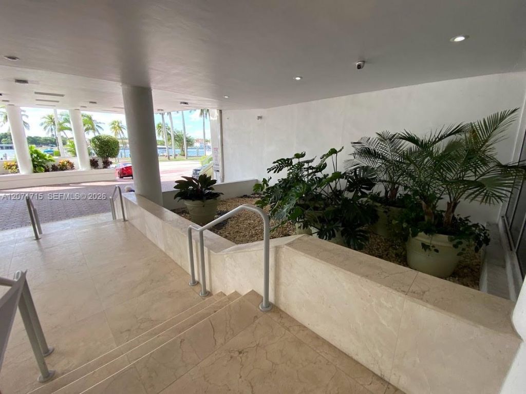 5005 Collins Ave , Unit 722, Miami Beach, FL 33140 Photo