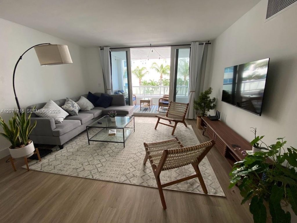 5005 Collins Ave , Unit 722, Miami Beach, FL 33140 Photo