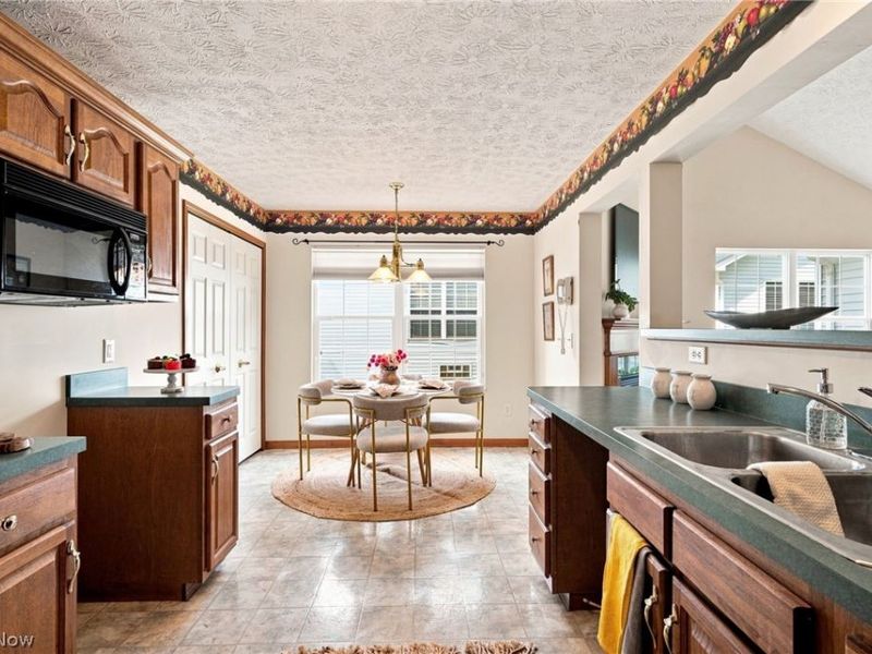 30890 Iris Court, North Olmsted, OH 44070 Photo 16