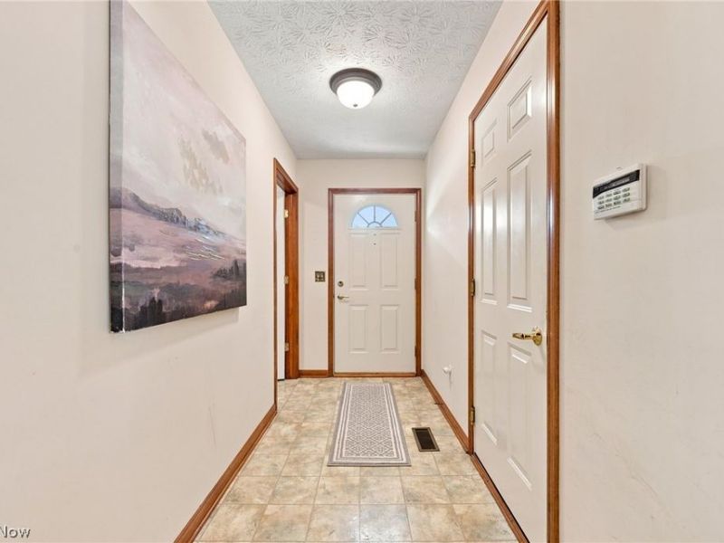 30890 Iris Court, North Olmsted, OH 44070 Photo 2