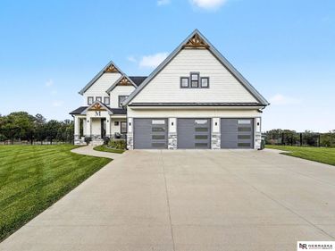 6612 Pawnee Circle, Omaha, NE 68152