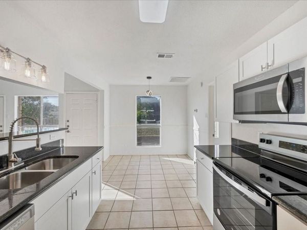 421 Fantail LOOP, Unit B, Lakeway, TX 78734
