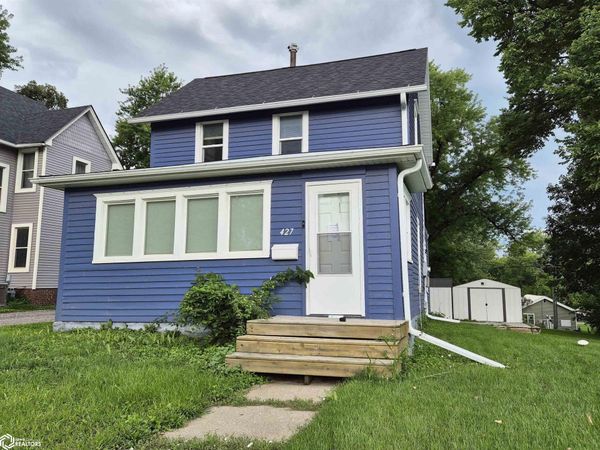 427 West Street, Grinnell, IA 50112