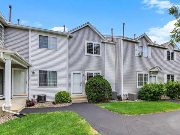 9118 Scarlet Globe Drive , Eden Prairie, MN 55347