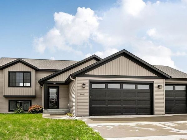 1012 26th Street Loop, Sartell, MN 56377