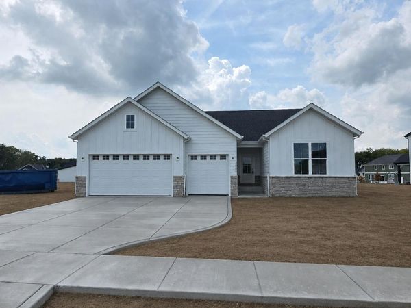 3006 Old Oak Drive , Valparaiso, IN 46385