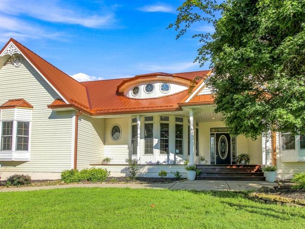 286 Bobcat Tr, Caryville, TN 37714