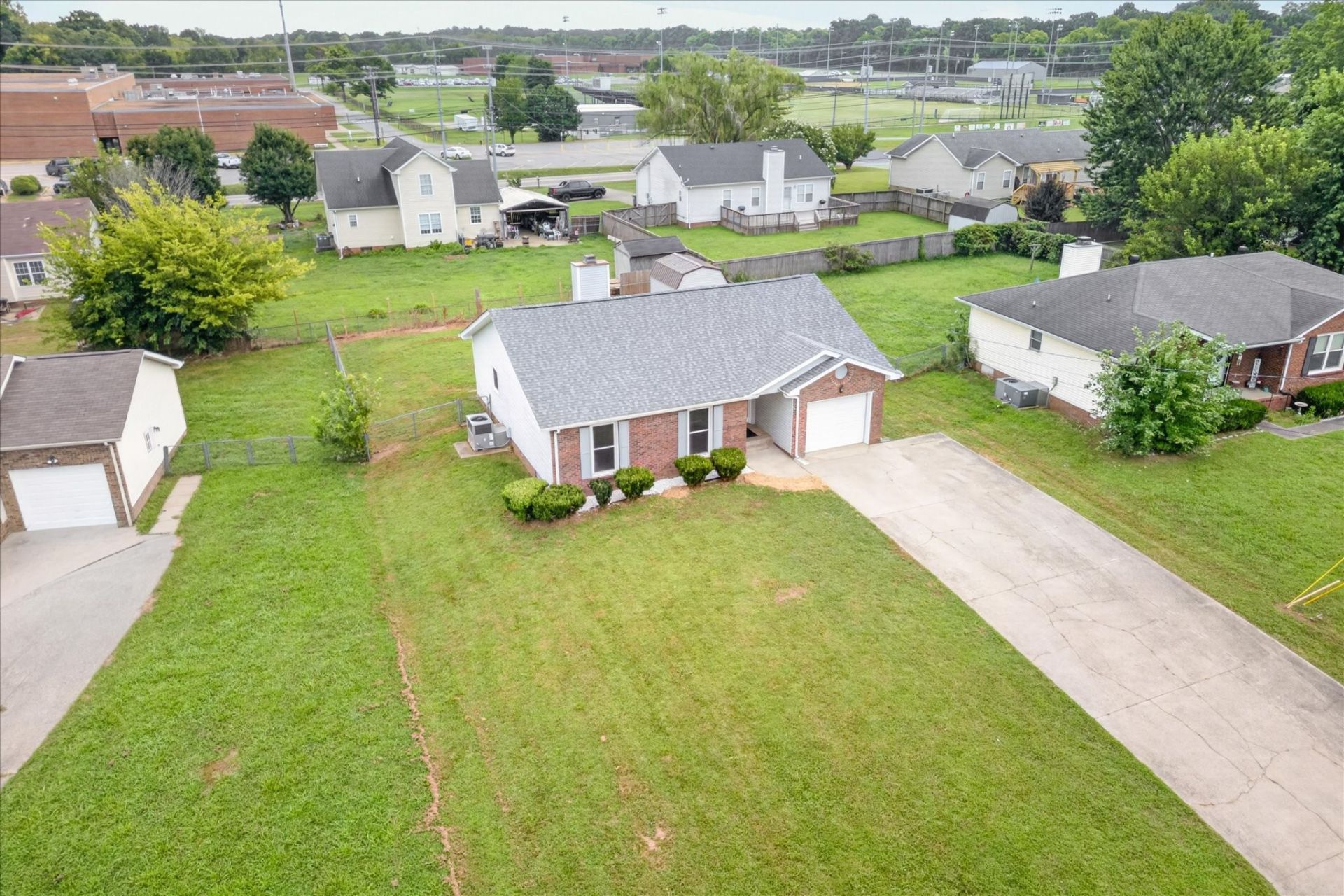 1219 Crystal Dr, Clarksville, TN 37042 Main Photo