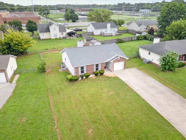 1219 Crystal Dr, Clarksville, TN 37042
